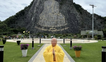 Độc đáo núi Phật vàng - Khau Chee Chan